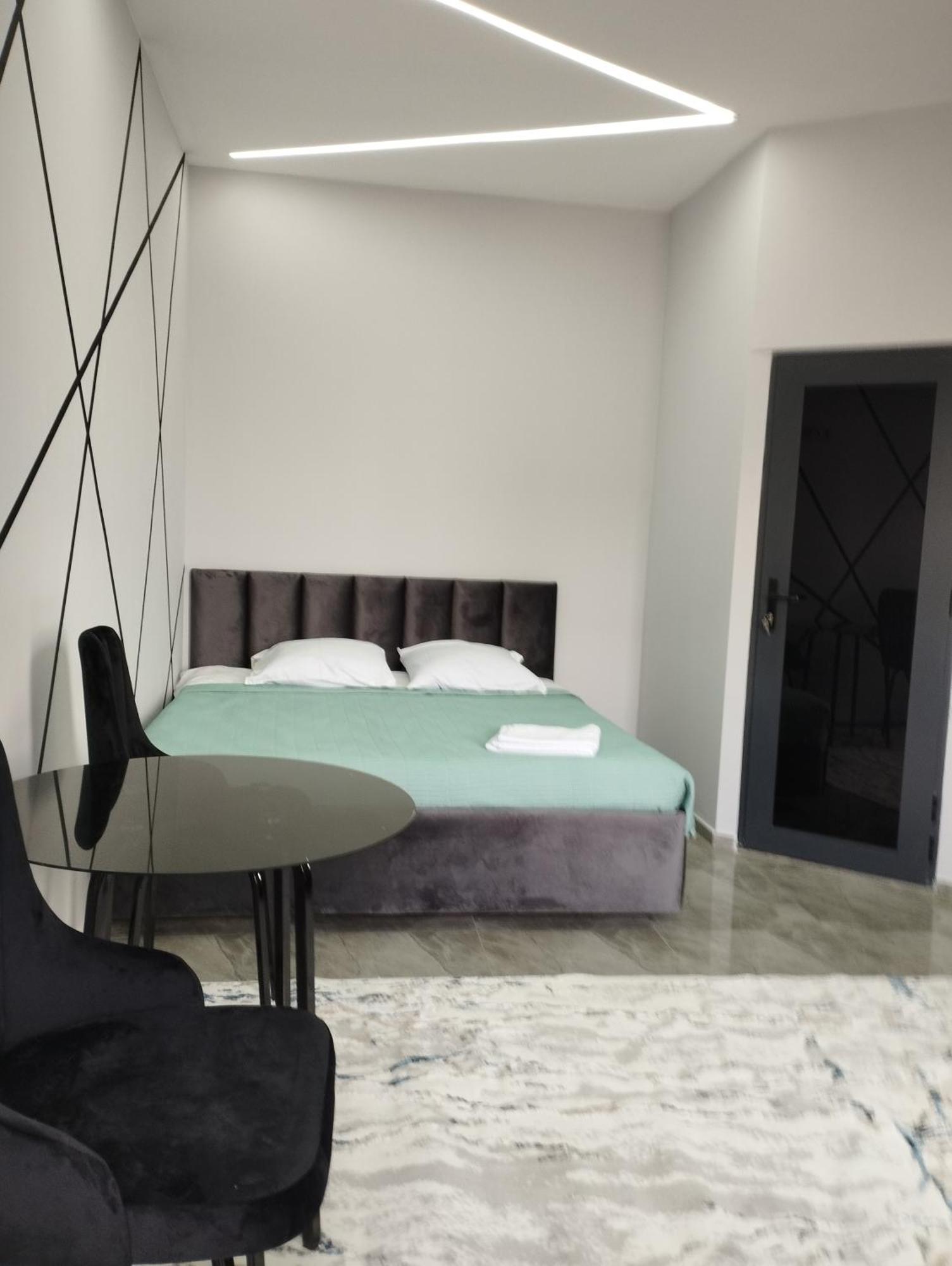 Lumi Hotel Бишкек Екстериор снимка